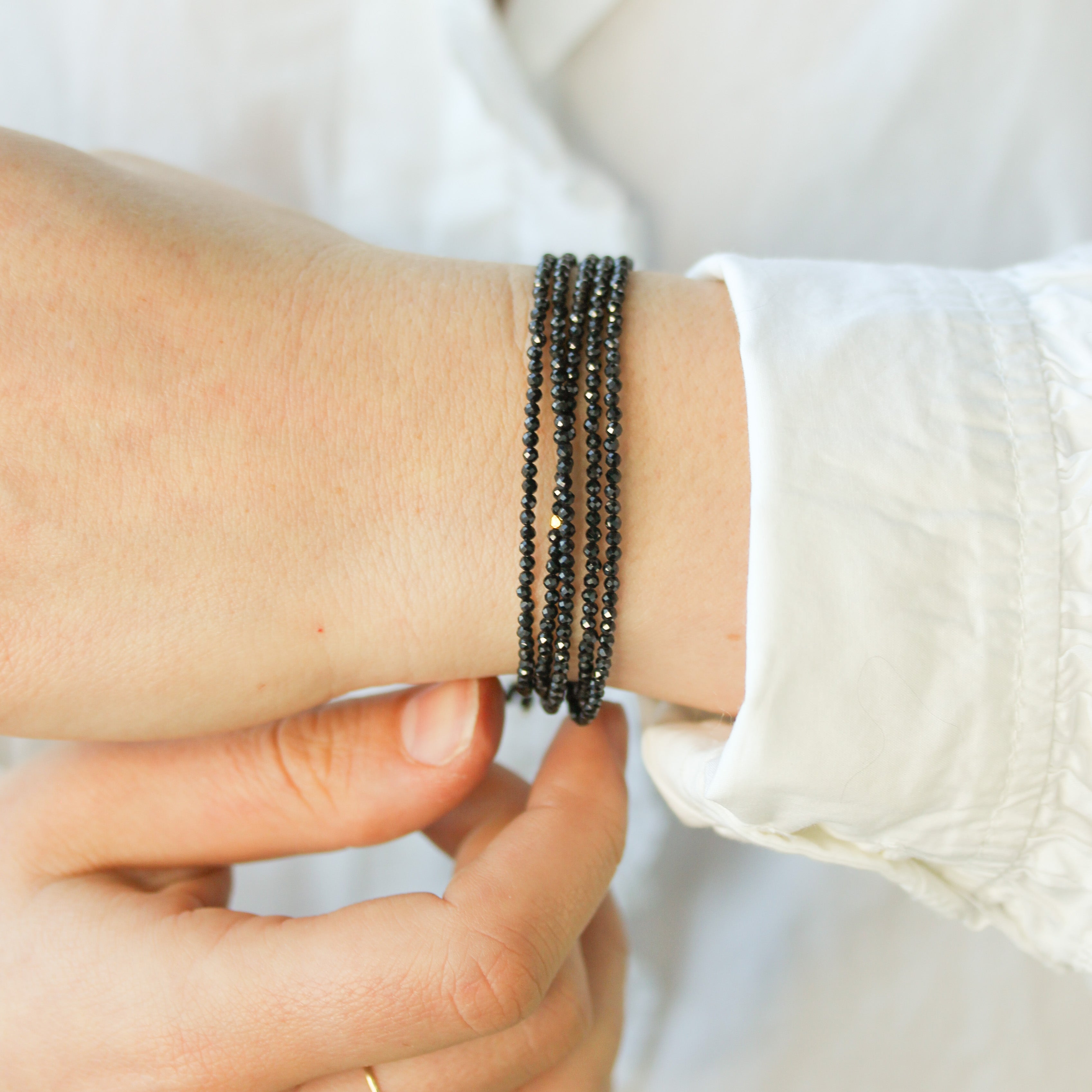 Black Spinel Wrap-Anne Sportun