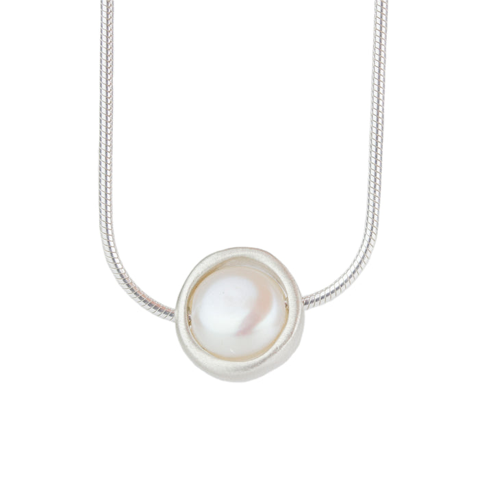 Circle Pearl Necklace